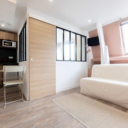 Amazing Apartment Under The Roof In Paris 8Th Eksteriør bilde
