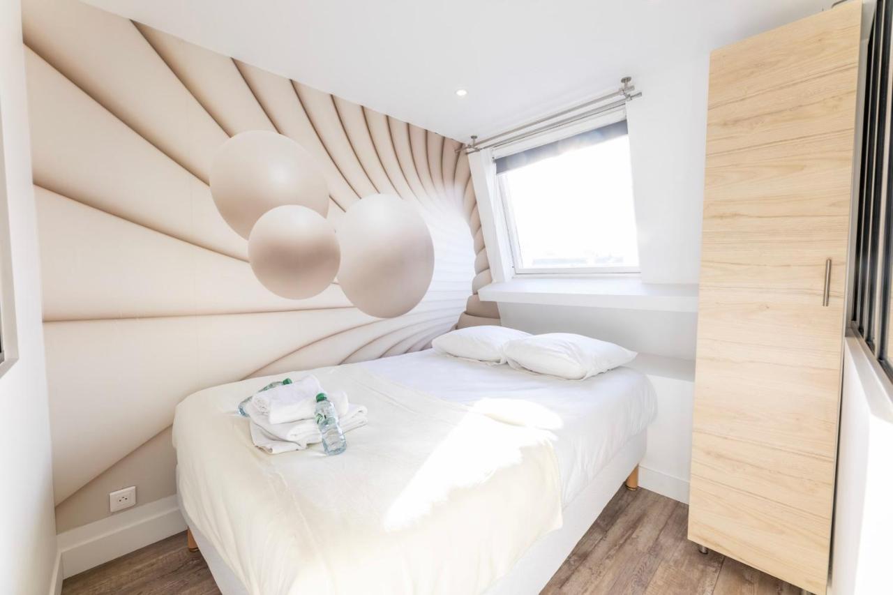 Amazing Apartment Under The Roof In Paris 8Th Eksteriør bilde