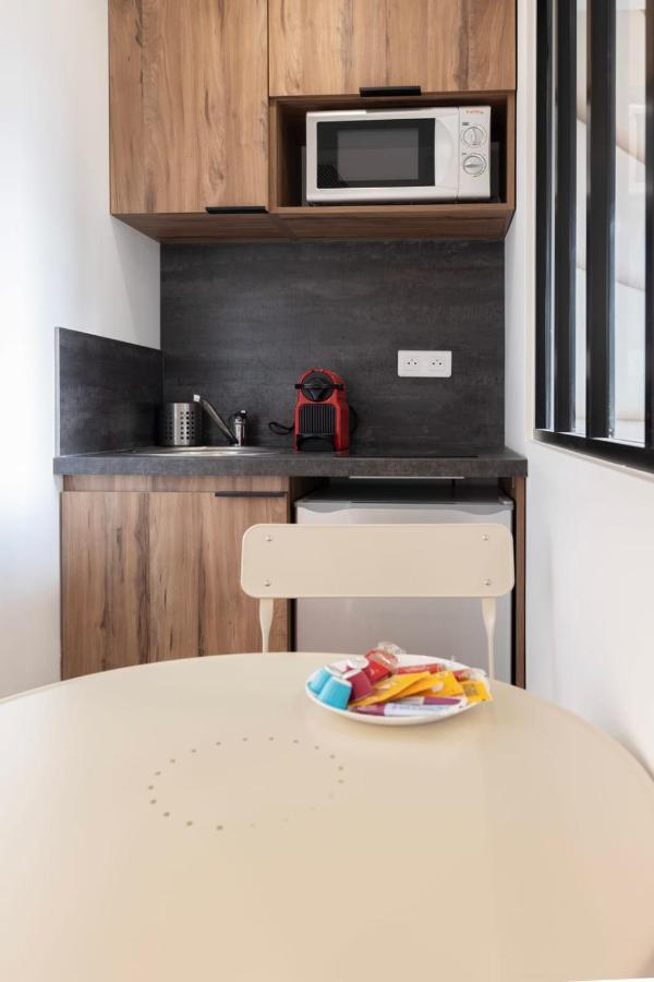 Amazing Apartment Under The Roof In Paris 8Th Eksteriør bilde