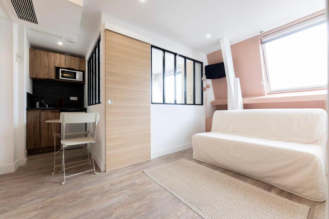 Amazing Apartment Under The Roof In Paris 8Th Eksteriør bilde