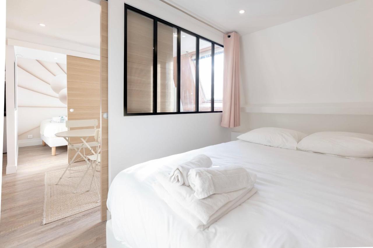 Amazing Apartment Under The Roof In Paris 8Th Eksteriør bilde