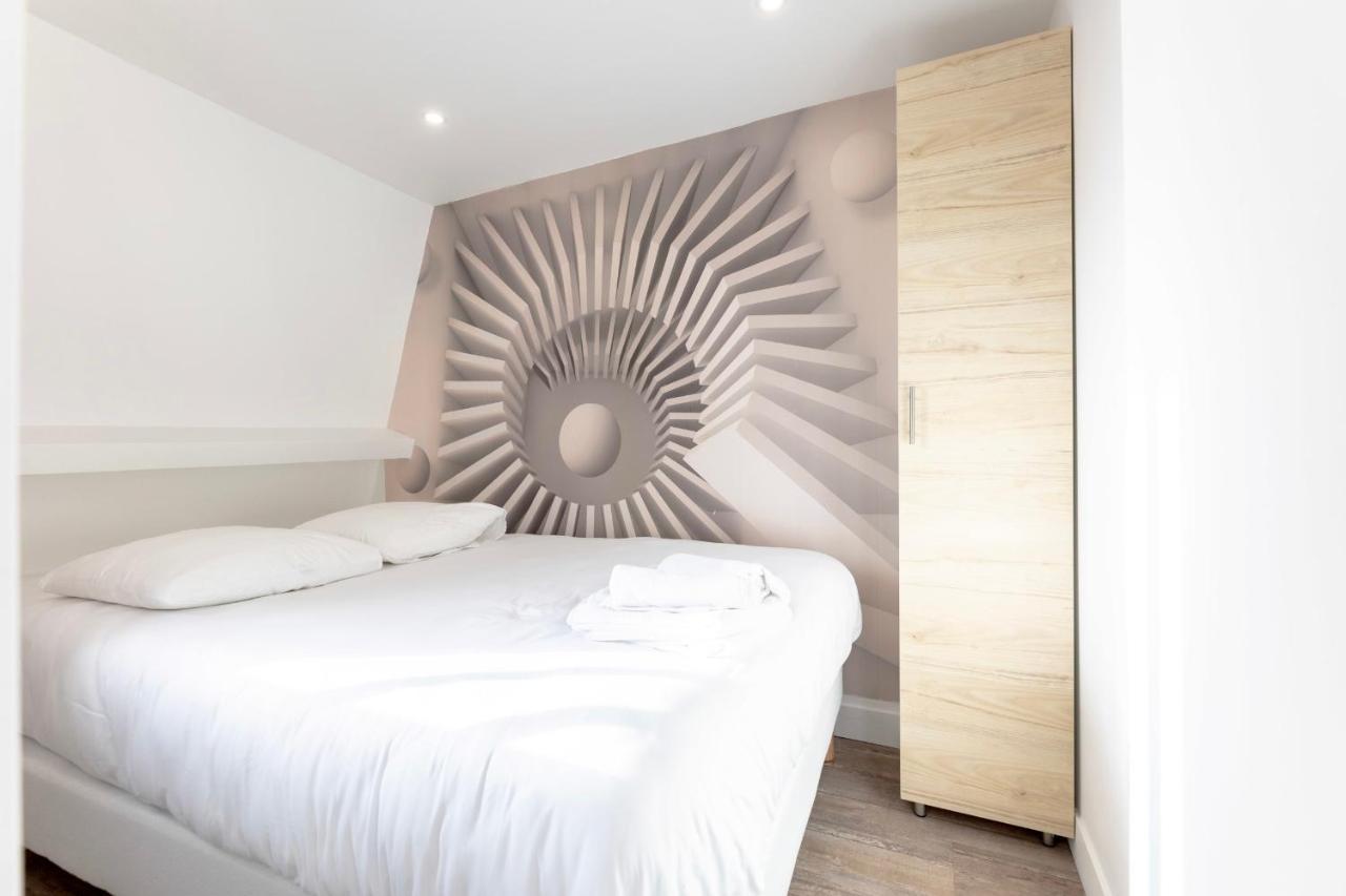 Amazing Apartment Under The Roof In Paris 8Th Eksteriør bilde