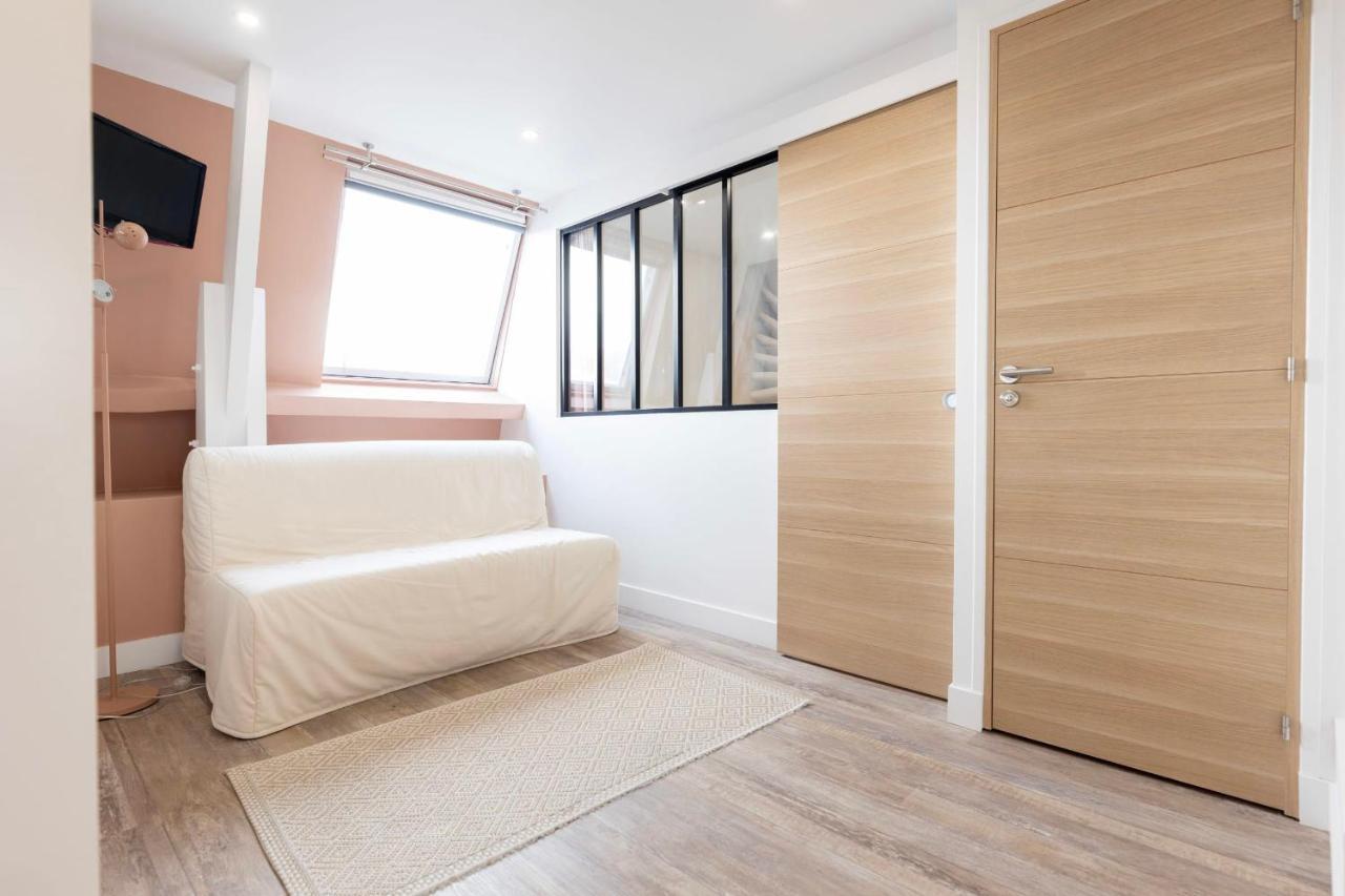 Amazing Apartment Under The Roof In Paris 8Th Eksteriør bilde