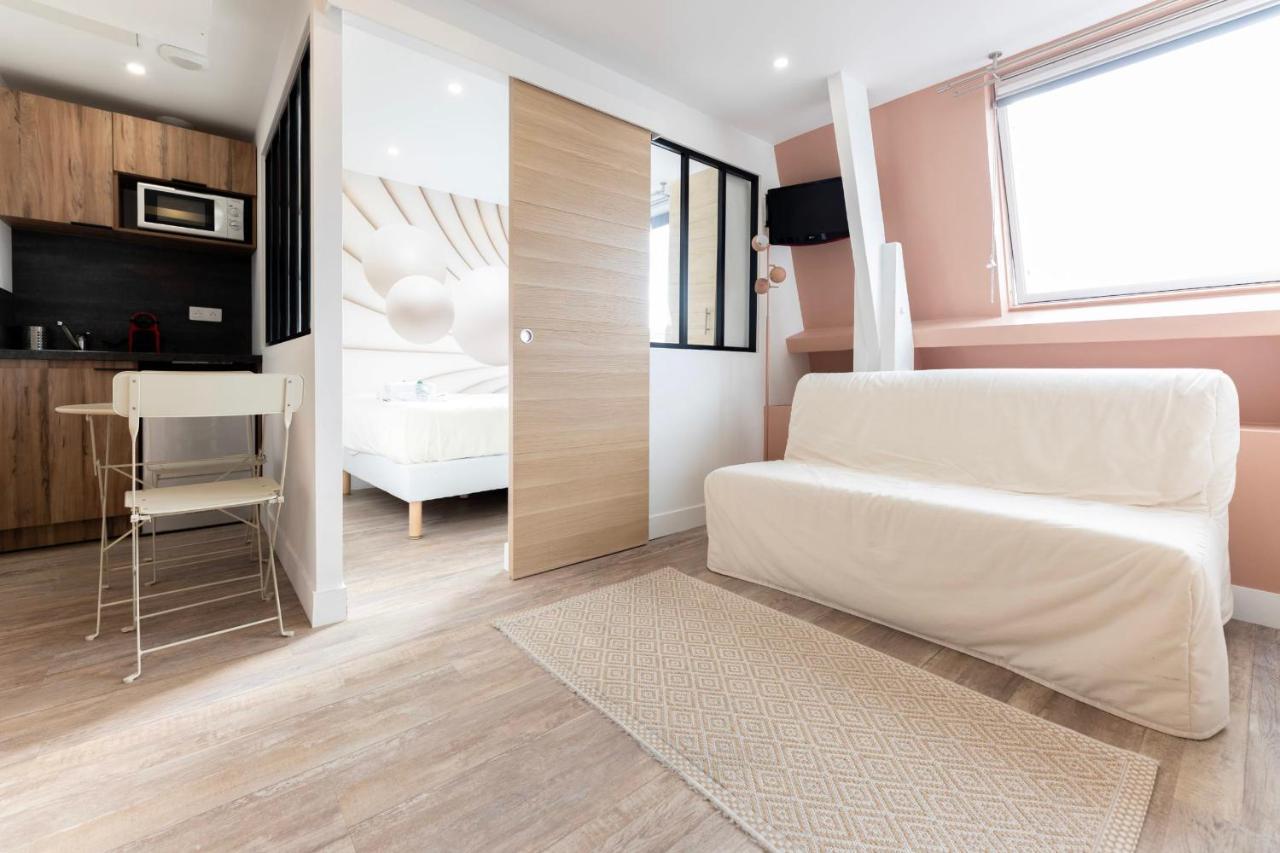 Amazing Apartment Under The Roof In Paris 8Th Eksteriør bilde